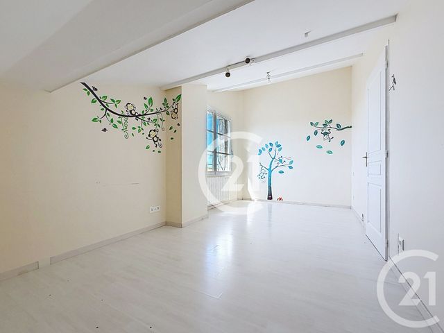 Maison &agrave; louer - 6 pi&egrave;ces - 154 m2 - Louzac St Andre - 16 - POITOU-CHARENTES