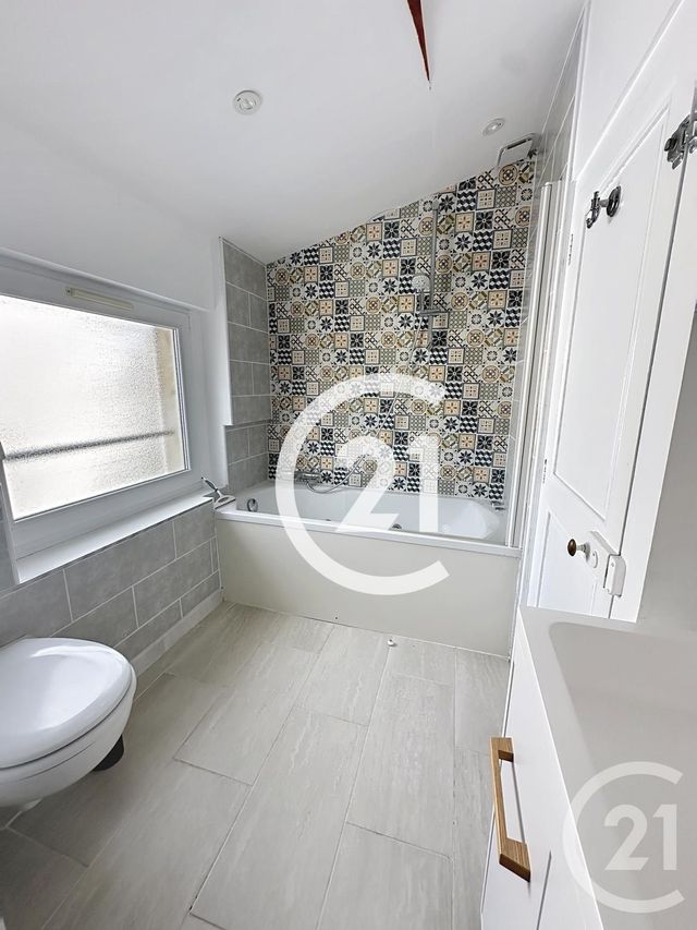 Appartement F3 &agrave; louer - 3 pi&egrave;ces - 70 m2 - Cognac - 16 - POITOU-CHARENTES