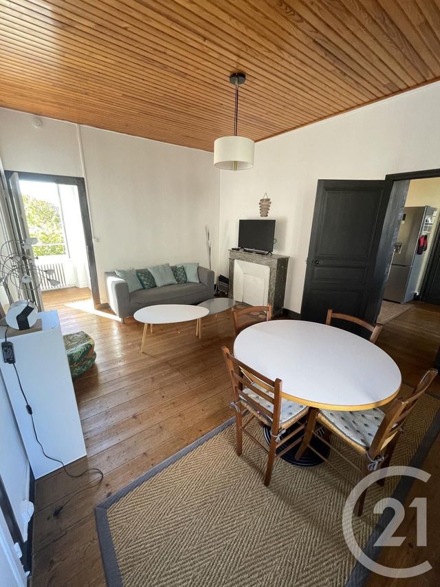 Appartement T3 à louer - 3 pièces - 75 m2 - Segonzac - 16 - POITOU-CHARENTES