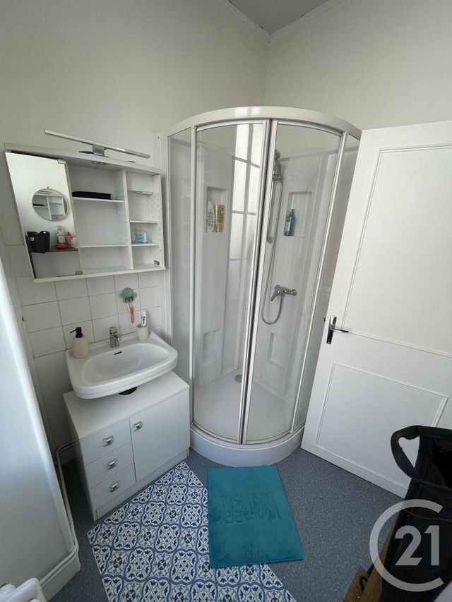 Appartement T3 à louer - 3 pièces - 75 m2 - Segonzac - 16 - POITOU-CHARENTES