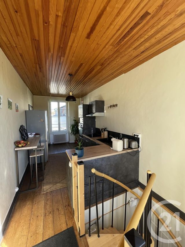 Appartement T3 à louer - 3 pièces - 75 m2 - Segonzac - 16 - POITOU-CHARENTES