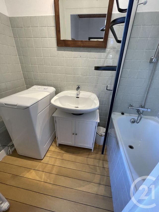 Appartement T3 à louer - 3 pièces - 75 m2 - Segonzac - 16 - POITOU-CHARENTES