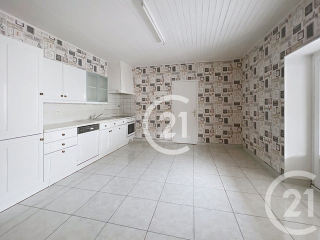 Maison &agrave; louer - 7 pi&egrave;ces - 181,30 m2 - Jarnac - 16 - POITOU-CHARENTES