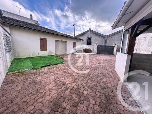 Maison &agrave; louer - 7 pi&egrave;ces - 181,30 m2 - Jarnac - 16 - POITOU-CHARENTES