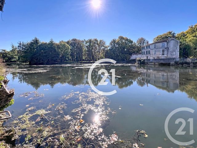 Maison &agrave; louer - 5 pi&egrave;ces - 108,20 m2 - Jarnac - 16 - POITOU-CHARENTES