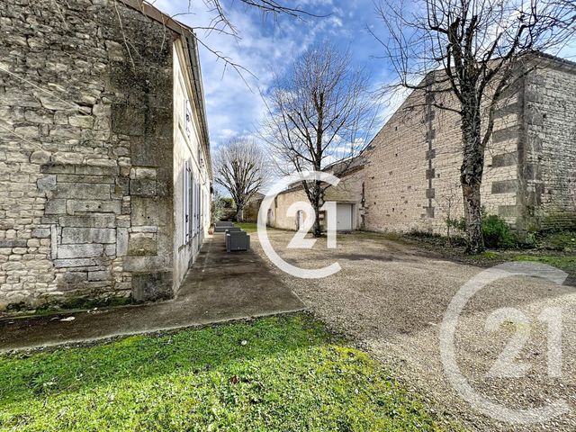 Maison &agrave; louer - 4 pi&egrave;ces - 103 m2 - Segonzac - 16 - POITOU-CHARENTES