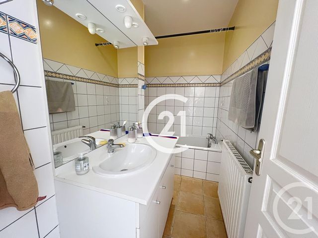 Maison &agrave; louer - 4 pi&egrave;ces - 103 m2 - Segonzac - 16 - POITOU-CHARENTES