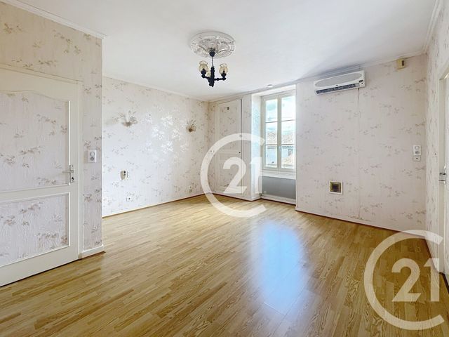 Maison &agrave; louer - 7 pi&egrave;ces - 181,30 m2 - Jarnac - 16 - POITOU-CHARENTES