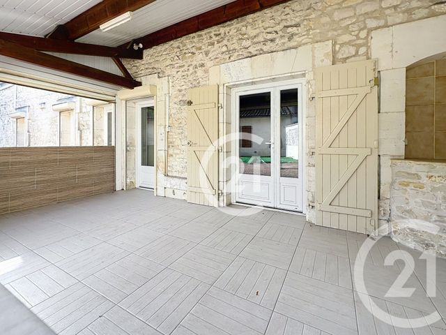 Maison &agrave; louer - 7 pi&egrave;ces - 181,30 m2 - Jarnac - 16 - POITOU-CHARENTES