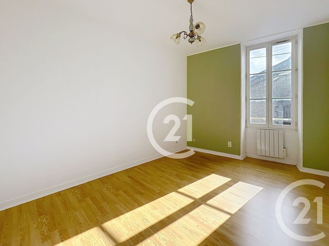 Maison &agrave; louer - 7 pi&egrave;ces - 181,30 m2 - Jarnac - 16 - POITOU-CHARENTES