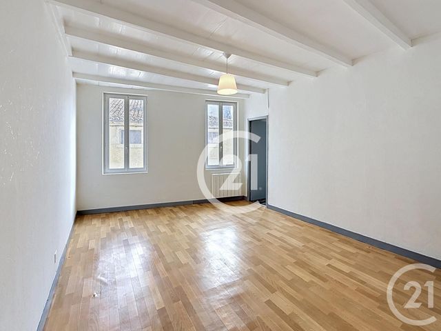 Appartement T4 &agrave; louer - 4 pi&egrave;ces - 96 m2 - Jarnac - 16 - POITOU-CHARENTES