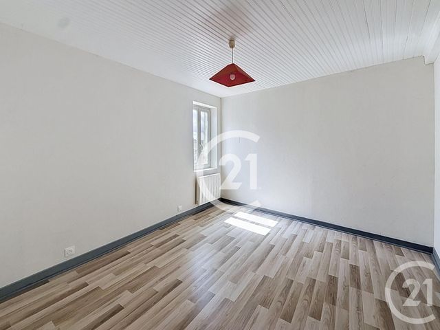 Appartement T4 &agrave; louer - 4 pi&egrave;ces - 96 m2 - Jarnac - 16 - POITOU-CHARENTES