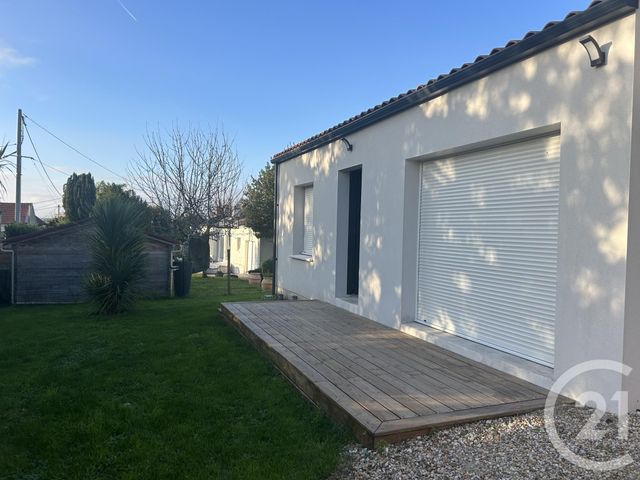 Maison &agrave; louer - 3 pi&egrave;ces - 75 m2 - Saintes - 17 - POITOU-CHARENTES