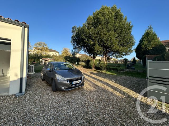Maison &agrave; louer - 3 pi&egrave;ces - 75 m2 - Saintes - 17 - POITOU-CHARENTES