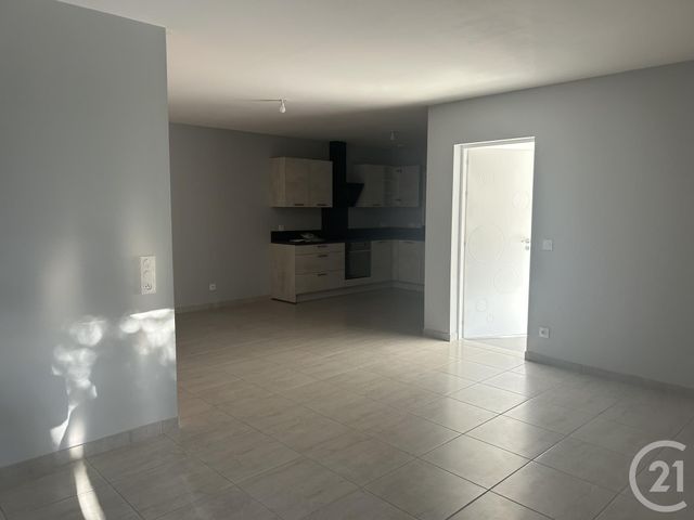 Maison &agrave; louer - 3 pi&egrave;ces - 75 m2 - Saintes - 17 - POITOU-CHARENTES