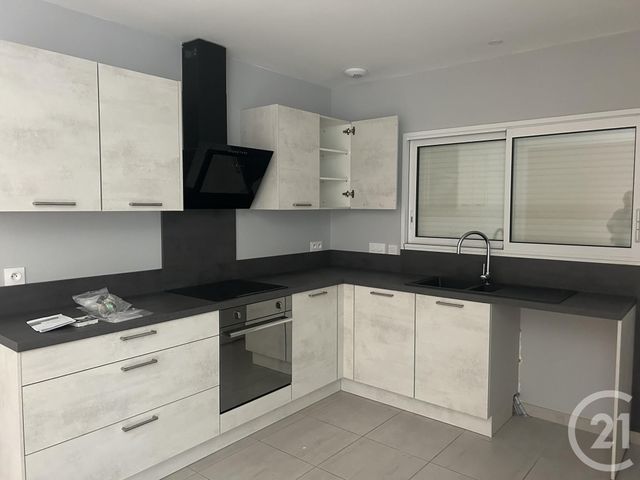 Maison &agrave; louer - 3 pi&egrave;ces - 75 m2 - Saintes - 17 - POITOU-CHARENTES
