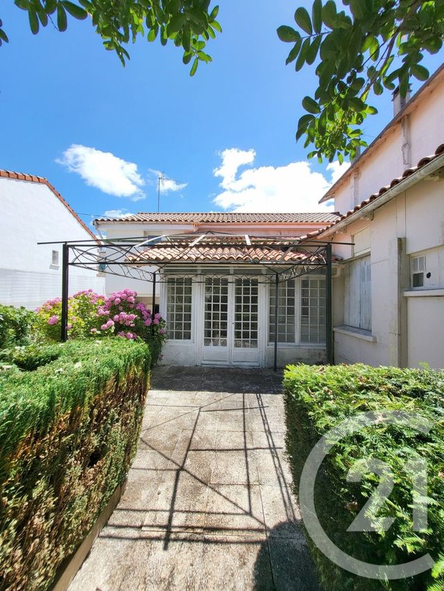 Maison &agrave; vendre - 3 pi&egrave;ces - 107 m2 - Saintes - 17 - POITOU-CHARENTES